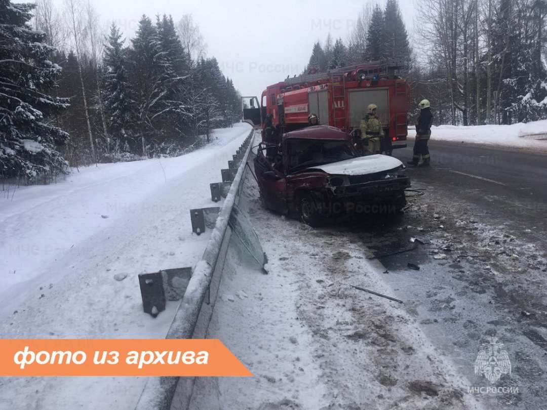 Спасатели Ленинградской области приняли участие в ликвидации последствий ДТП в г. Сланцы