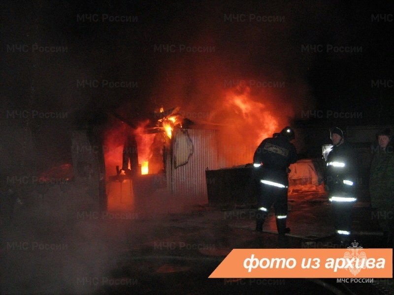 Пожарно-спасательные подразделения Ленинградской области ликвидировали пожар в г. Сланцы